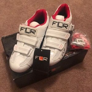 NWT Womens indoor cycling shoes size 40 euro 8 US